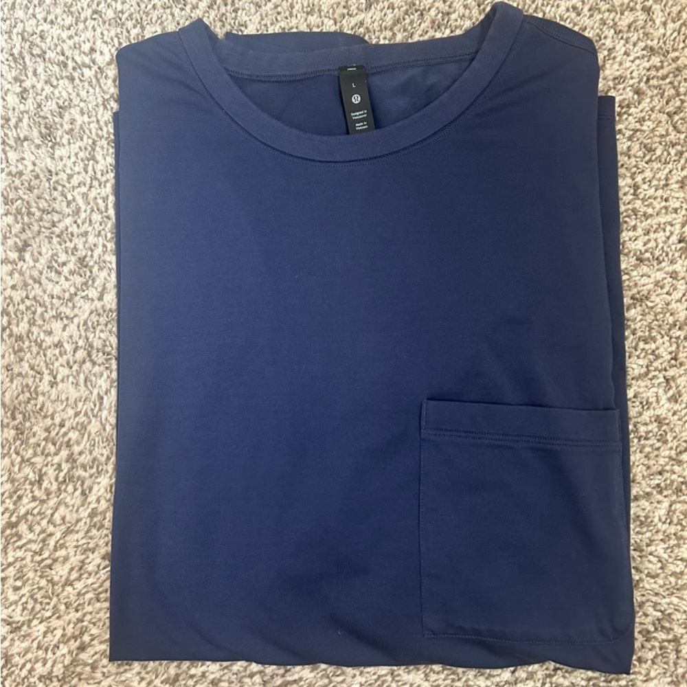 Men’s large lululemon shirt. Navy.